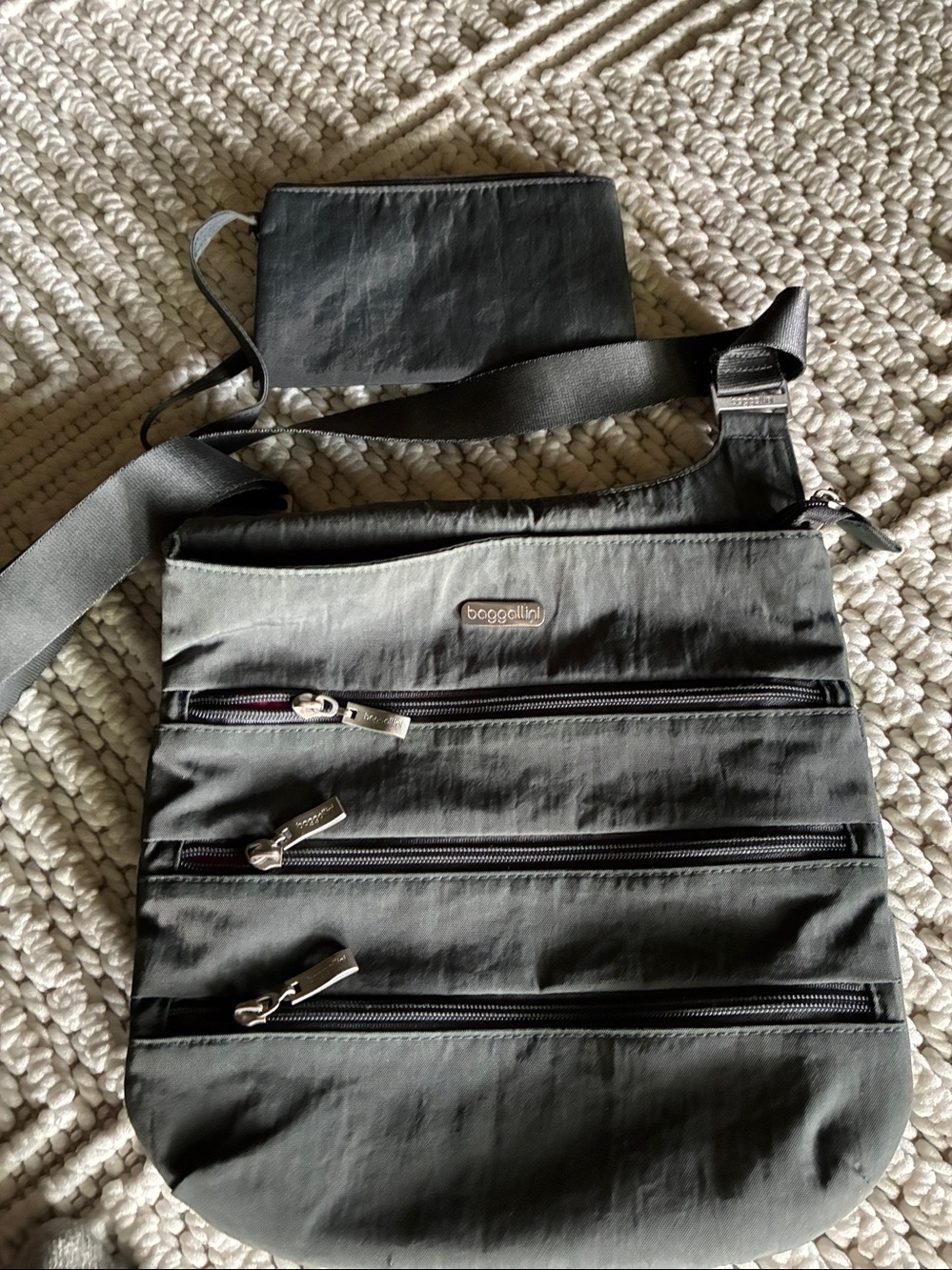 Baggallini Black Lightweight Crossbody with Multiple Zip Pockets